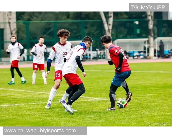 激情四溢的五人制足球赛让我们在绿茵场上尽情挥洒汗水与友谊的火花